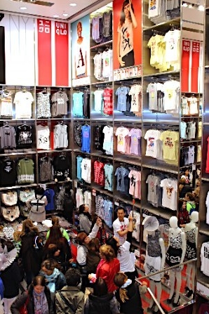 優(yōu)衣庫(kù)閃耀柏林 日本快時(shí)尚巨頭德國(guó)旗艦店盛大開業(yè)，為歐洲時(shí)尚市場(chǎng)注入新活力